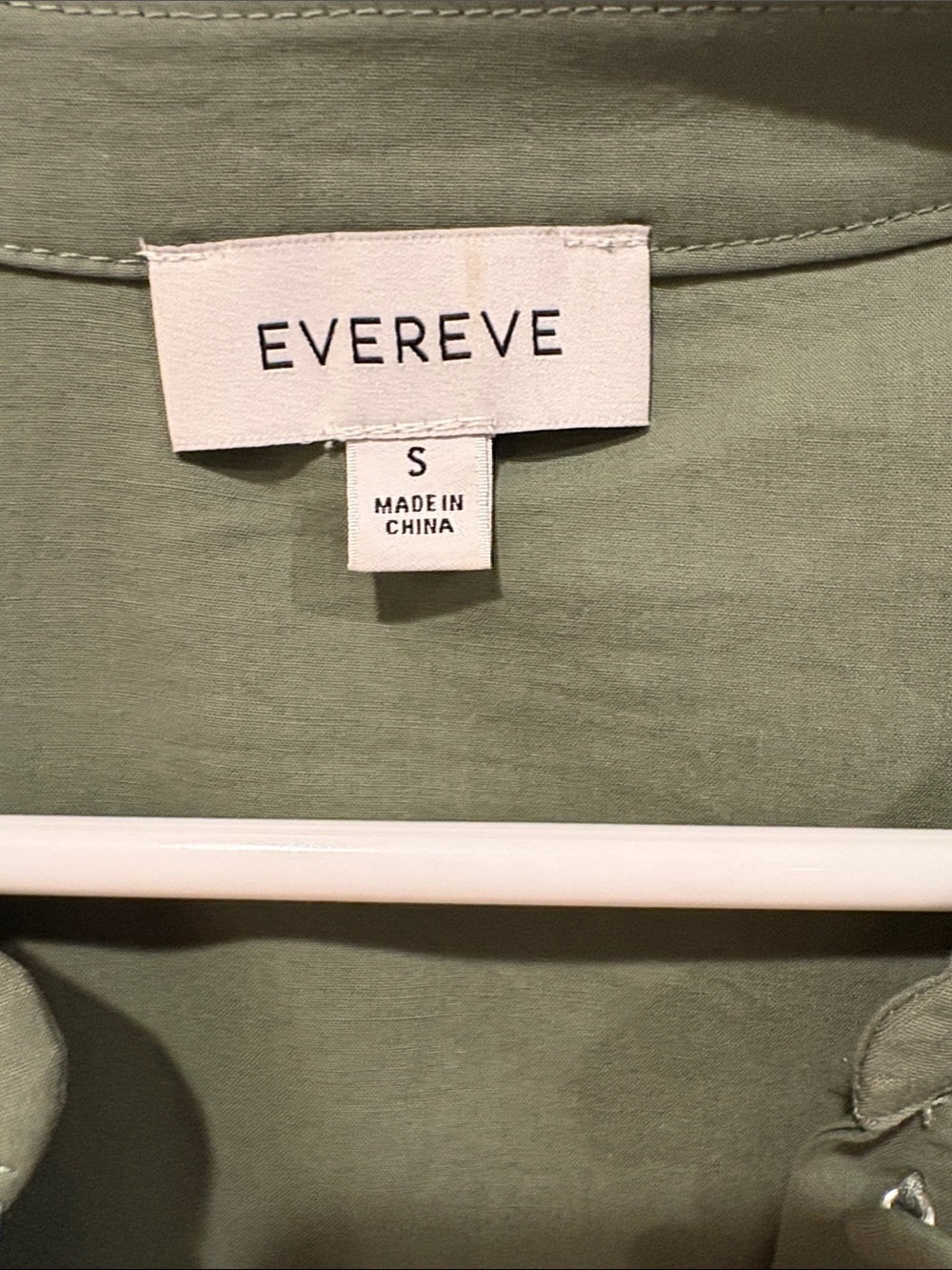 Evereve Olive Green Button-Up Short Sleeve Blouse ptp 20 length 23.5 $78 retail - Picture 3 of 6